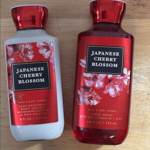 Bath & Body Works Japanese Cherry Blossom Duo
BODY WASH AND LOTION SET